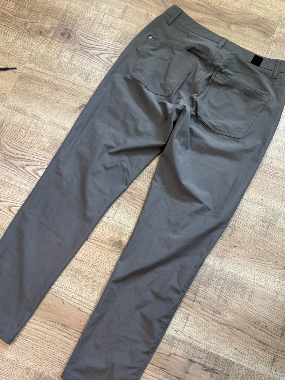 Vuori Men's Slim Chino Pants in Dark Gray